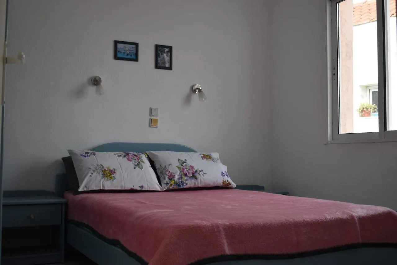 Niki Apartments ポリフロノ