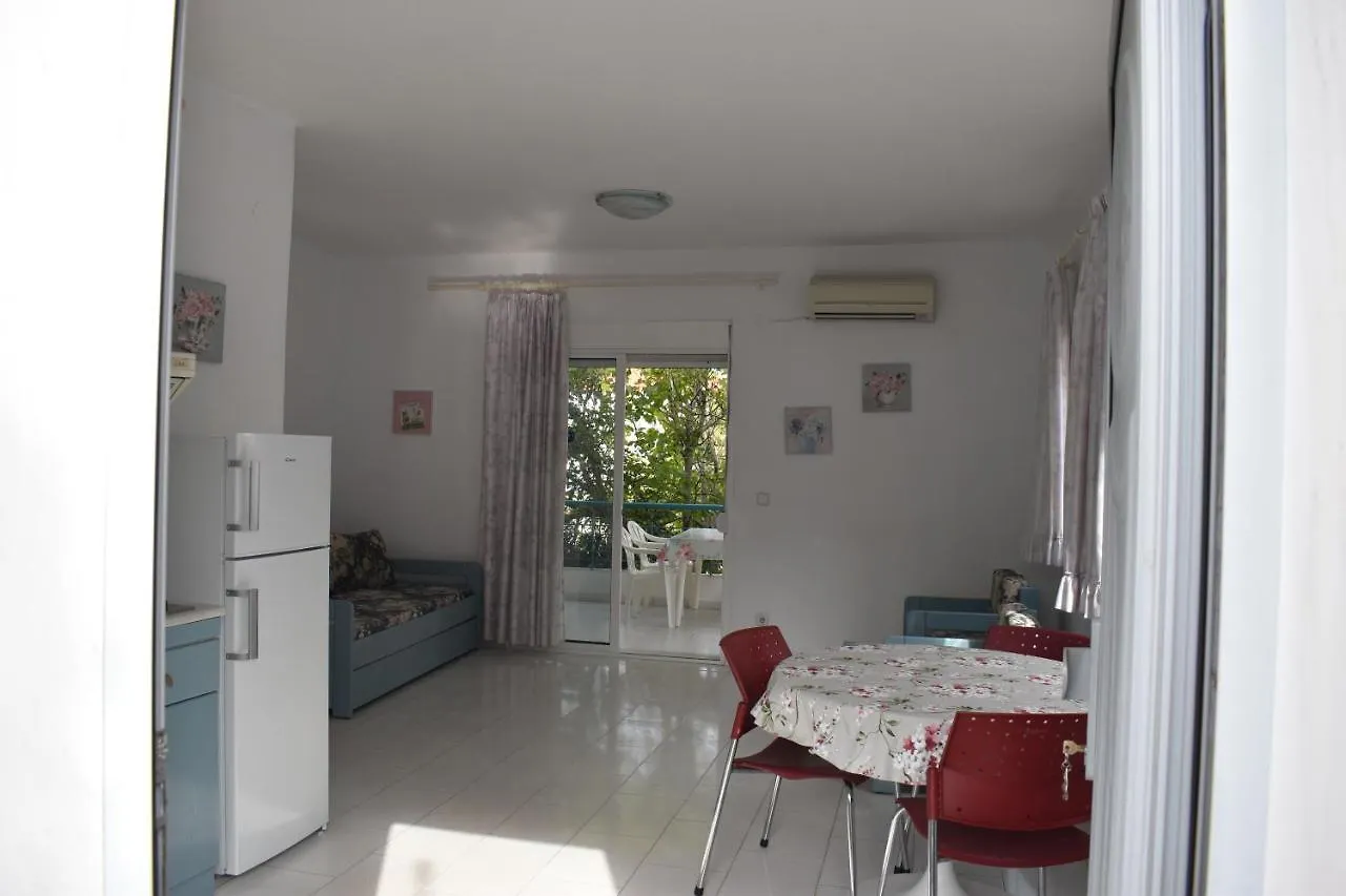 Niki Apartments Polychrono